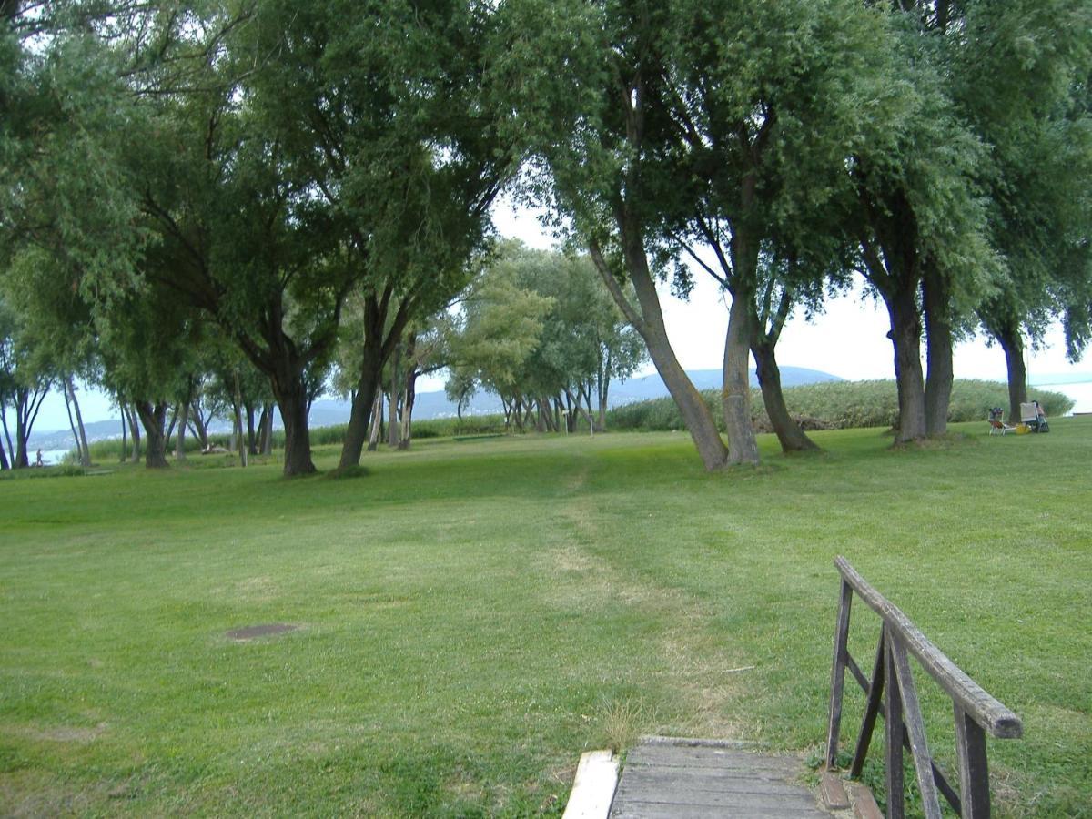Retro Nyaralo Villa Balatonbereny Luaran gambar